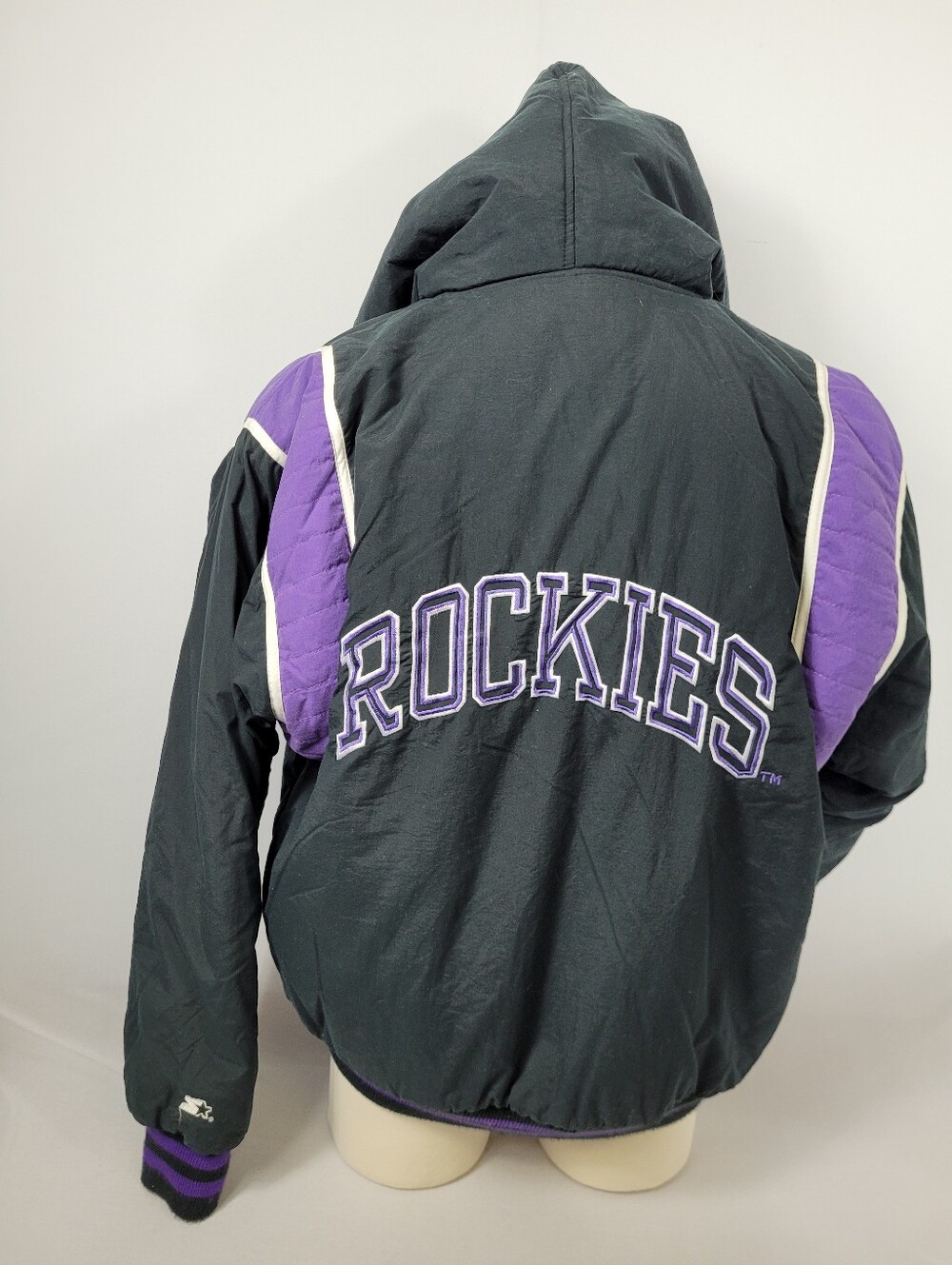 vintage 1990s Colorado Rockies MLB hooded puffer jacket Size XL